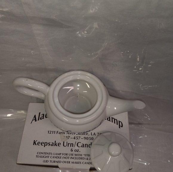 Aladdin's Magic Lamp Keepsake Urn/Candle Holder Porcelain Ceramic Kettle NIB - Picture 7 of 8